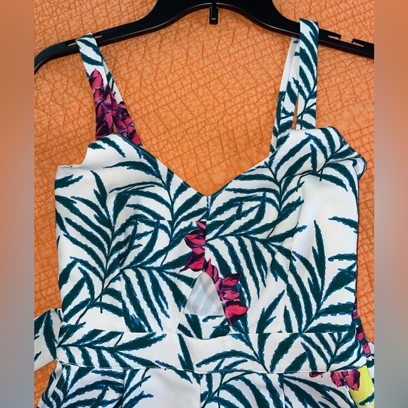 Tropical Shorts Romper - Size Small - Picture 4 of 7